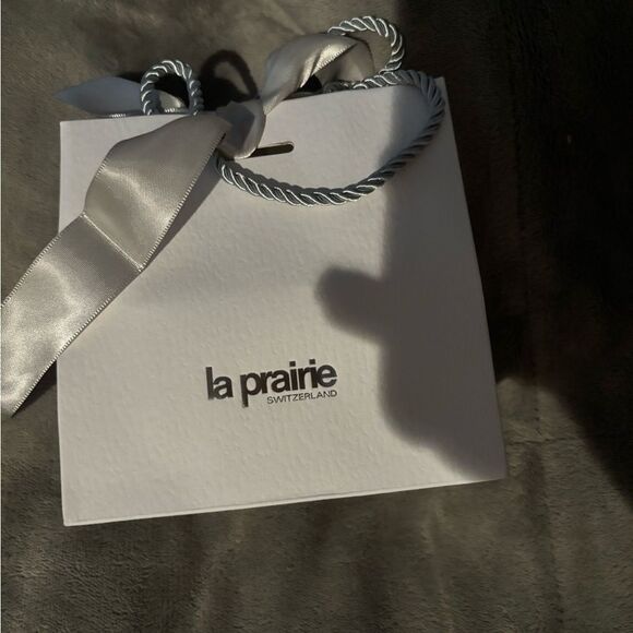 La Prairie White and Gray Serum & Face Oil Collection - Picture 4 of 4